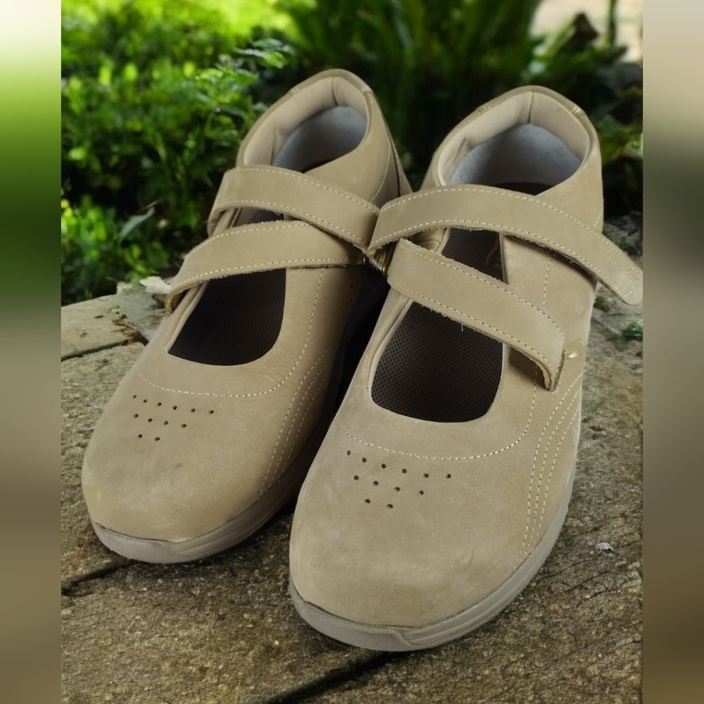 drew shoes womens Size 9 Orchd style taupe nubuck 14370-75 leather Orthopedic